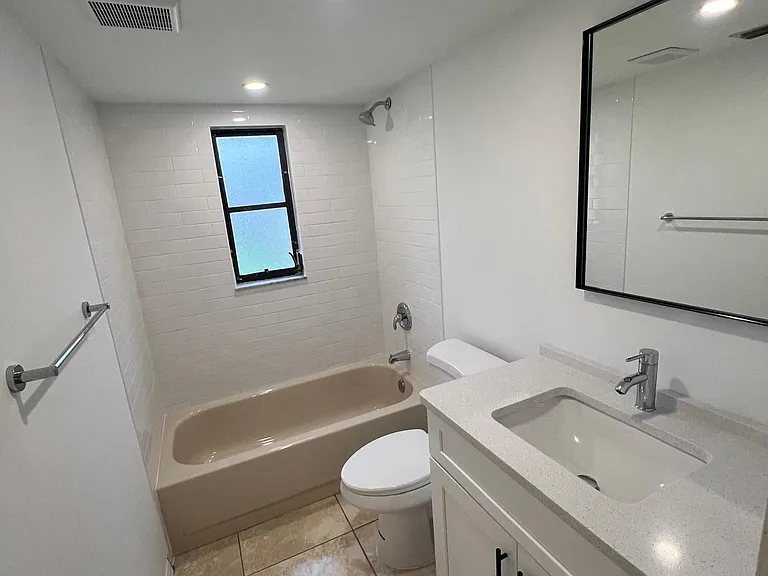 1016 SE 8th St #7 — Photo 18