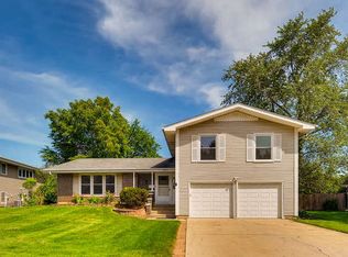 1460 Caldwell Ln, Hoffman Estates, IL 60169