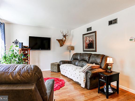 3rd image of 312 Race St
