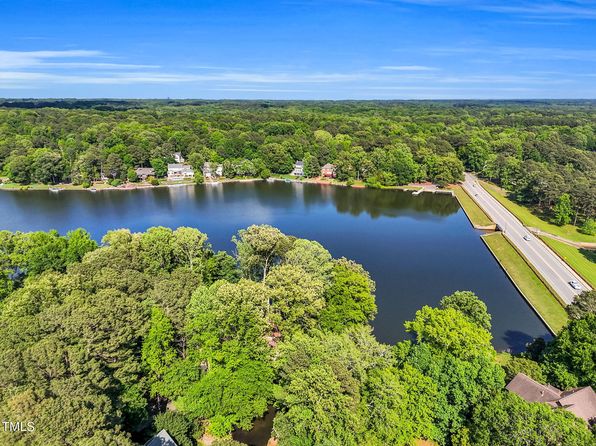 106 Silverwood Ln, Cary, NC 27518