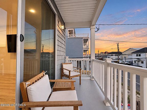 3rd image of 62 Franklin Avenue