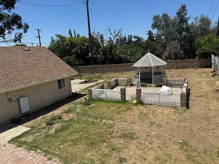 3945 N Angus St — Photo 6