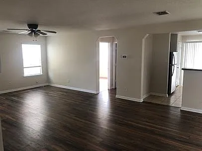 3 bed, 2044 sqft, $1,950 — Photo 2