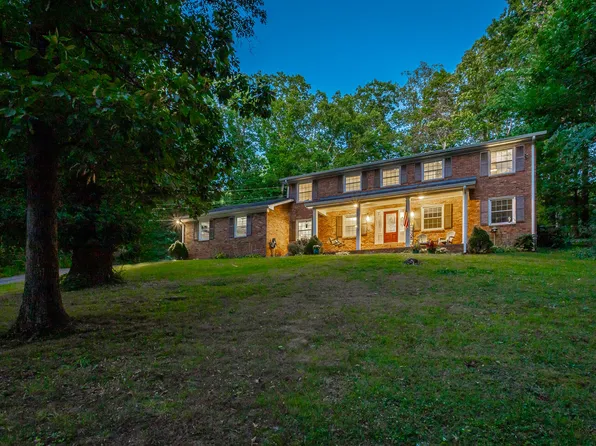 1113 Glamis Cir, Signal Mountain, TN 37377