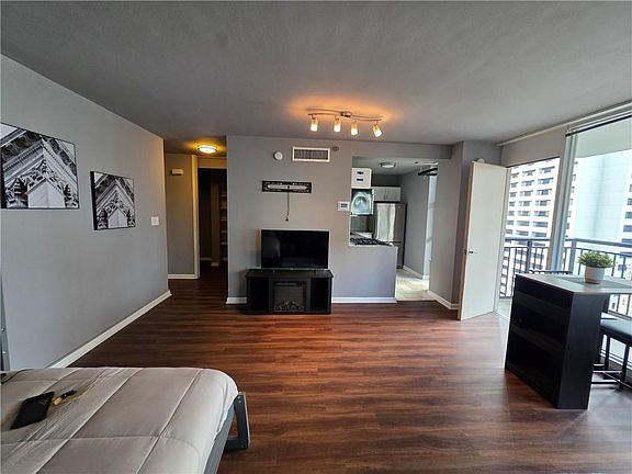 3rd image of 620 Peachtree St NE APT 1916
