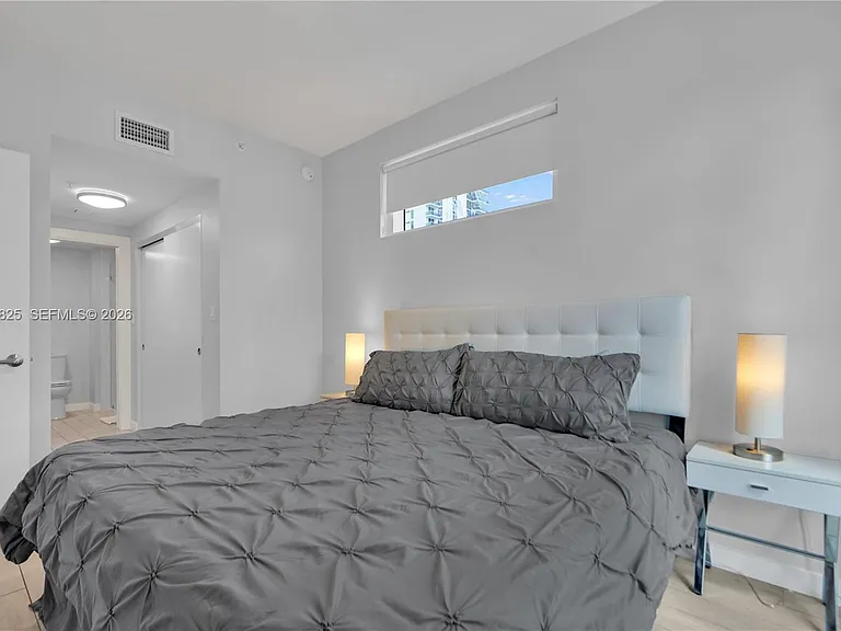 321 NE 26th St #816 — Photo 10