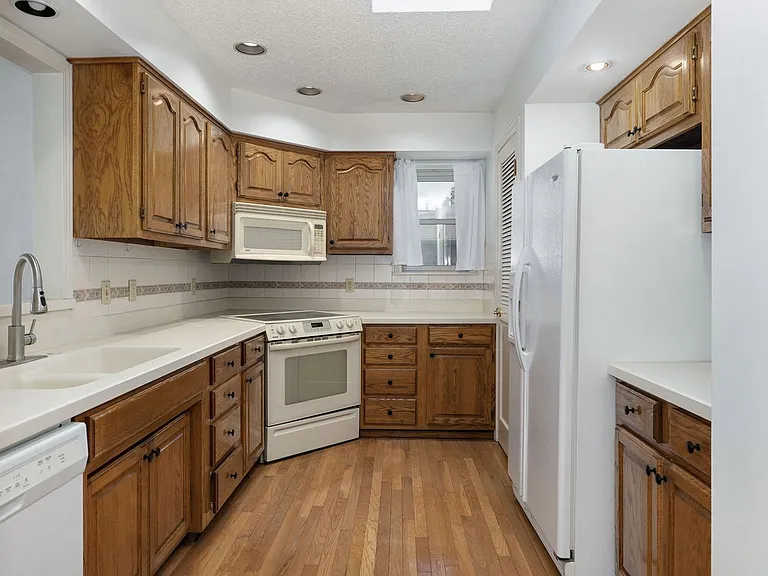 4035 S Parkcrest Ave — Photo 19