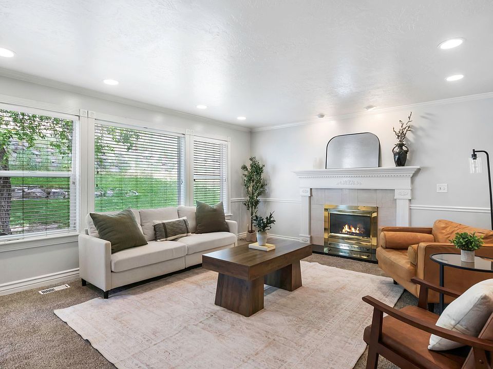 1st image of 302 W Hidden Hollow Dr