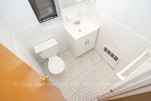 Rented by Copperwood Real Estate | media 14