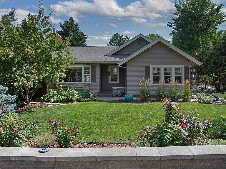 916 Poly Dr — Photo 1