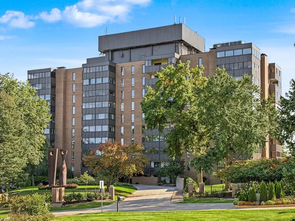 3131 Fleur Dr Unit 808, Des Moines, IA 50321