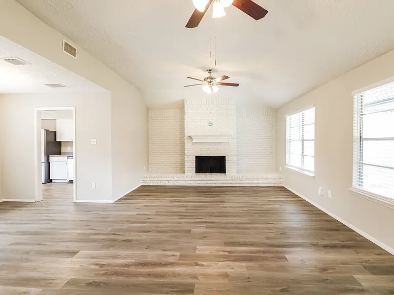 9938 Shell Rock Rd — Photo 4
