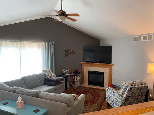 701 Cork Xing, Cottage Grove, WI 53527