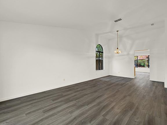 5th image of 784 Youngsdale Drive