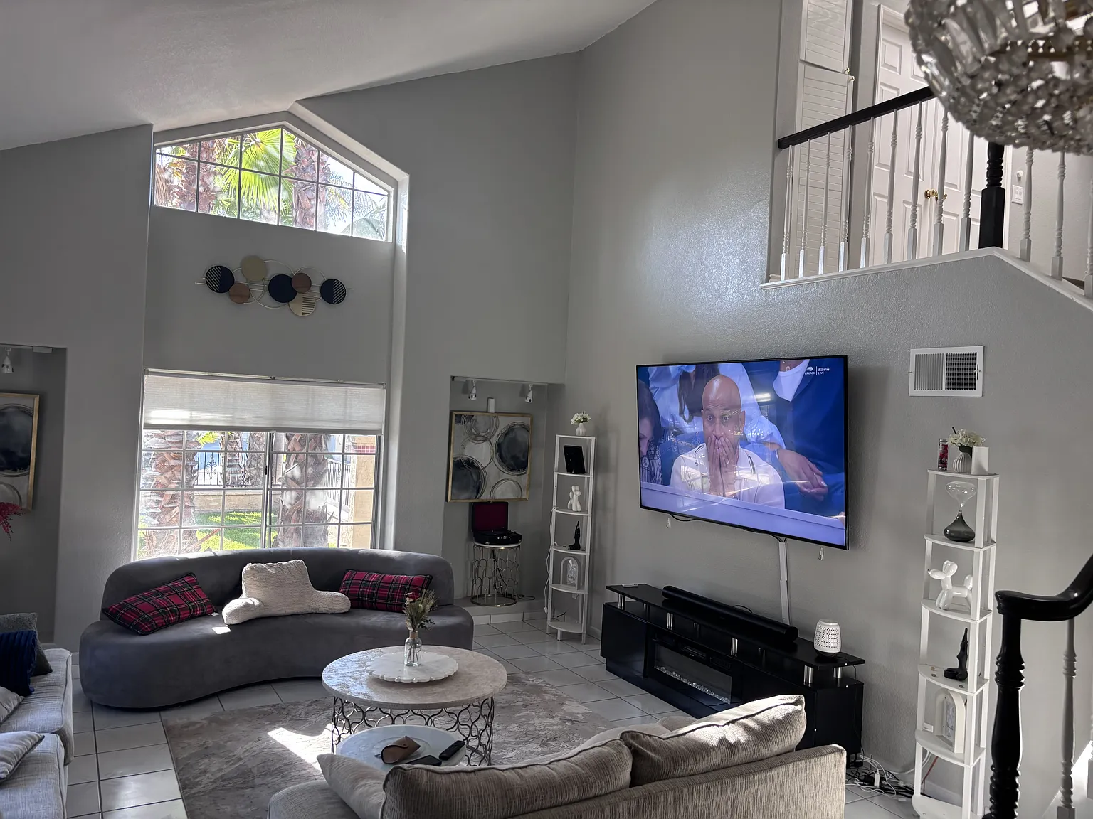 4 bed, 2.5 bath, 2608 sqft, $6,300 — Photo 2