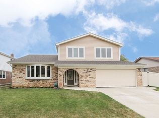 87 Marina Dr, Des Plaines, IL 60016