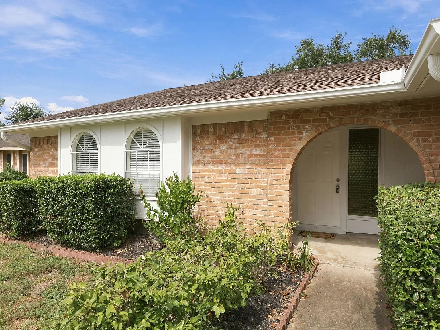 3 bed, 2.0 bath, 1702 sqft, $2,000 — Photo 3