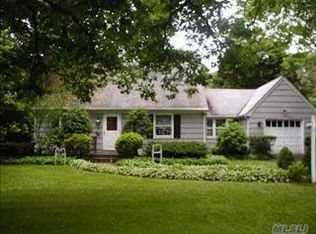 602 Elwood Rd, East Northport, NY