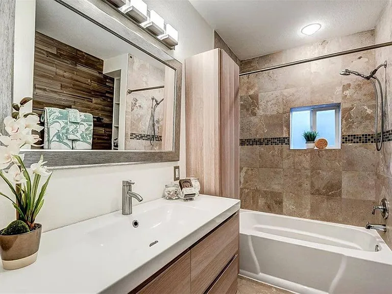 2832 Decatur St — Photo 7