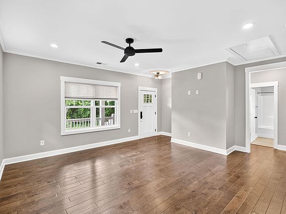 4th image of 36 Interurban Ave