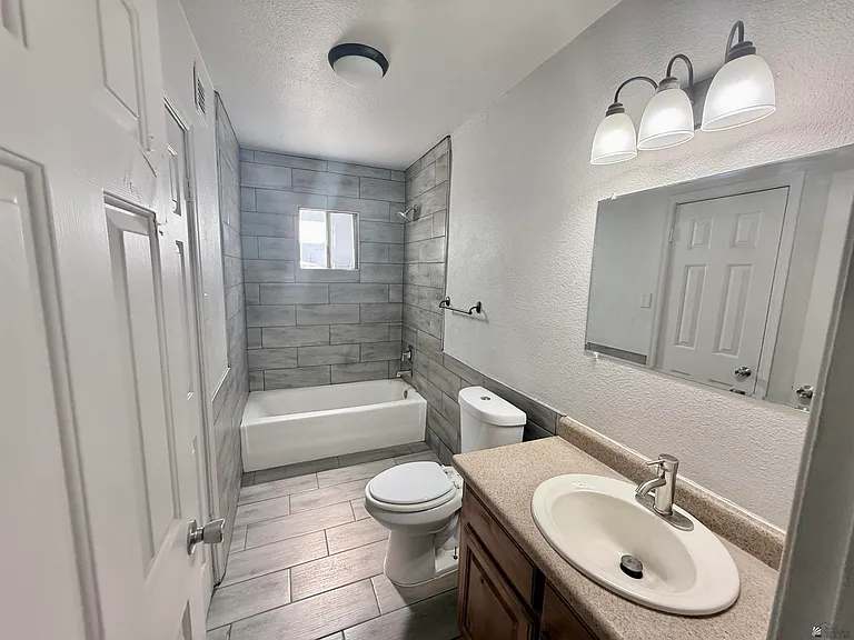 1501 S 6th Ave — Photo 14