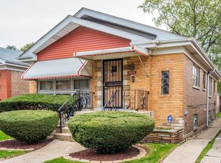 8811 S Ridgeland Ave, Chicago, IL 60617