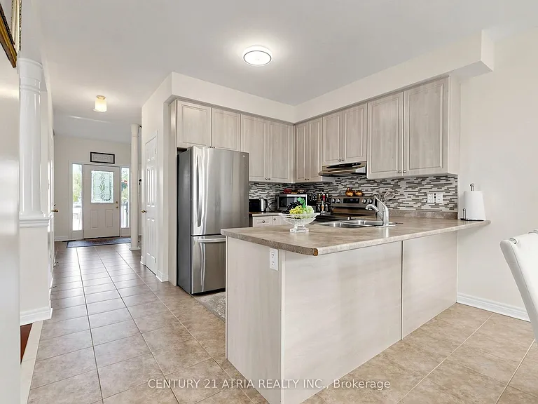 15 Paulgrave Ave — Photo 9