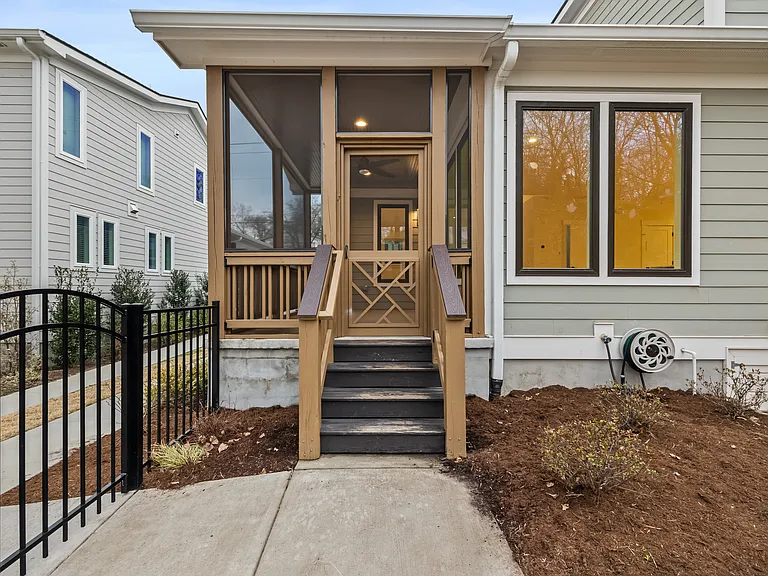 917 S Blount St S — Photo 38