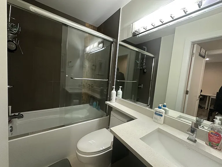 1740 Howard Ave — Photo 9