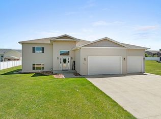 405 6th Ave SW, Surrey, ND 58785