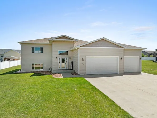 405 6th Ave SW, Surrey, ND 58785