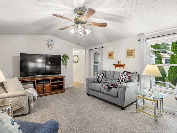 4th image of 320 Poplar Ave