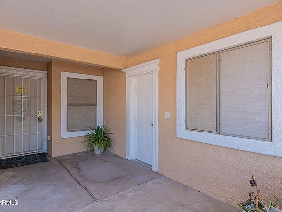 3rd image of 1014 E GLADE Avenue