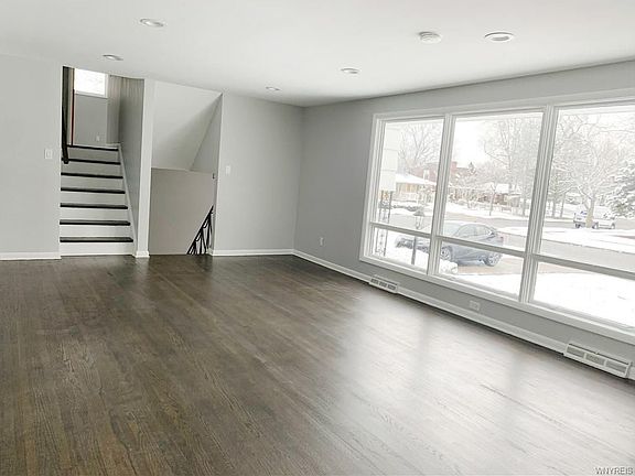 5th image of 82 Millbrook Dr
