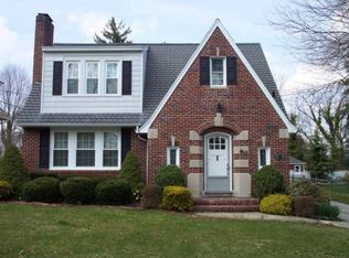 38 Iowa Ave, Absecon, NJ 08201