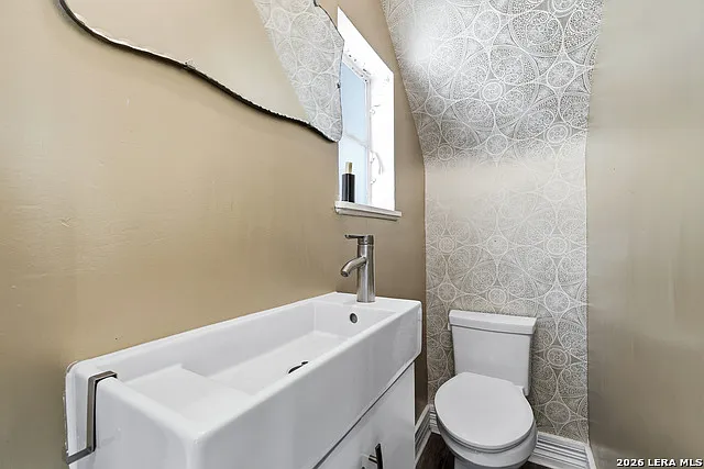 202 W Woodlawn Ave — Photo 13