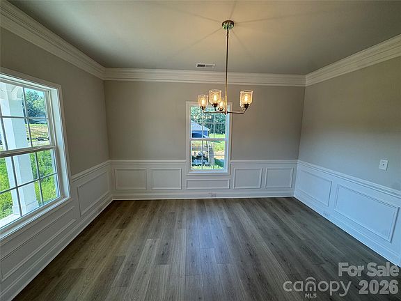 5th image of 1570 Autumn Ln #117