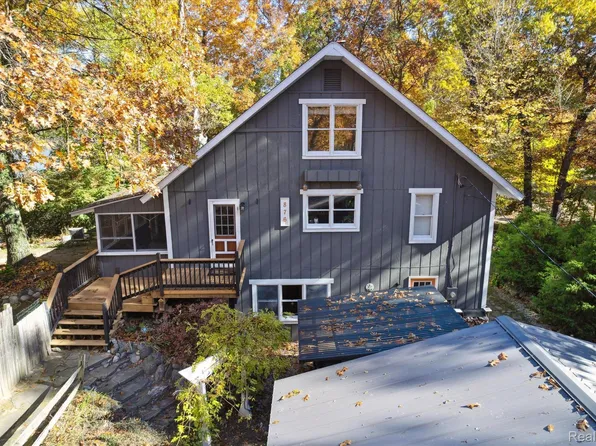 876 Freshwater Way, Grass Lake, MI 49240