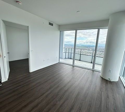 4th image of 448 Burnhamthorpe Rd W #6205