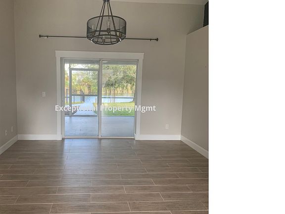 2nd image of 513 SE 13th St
