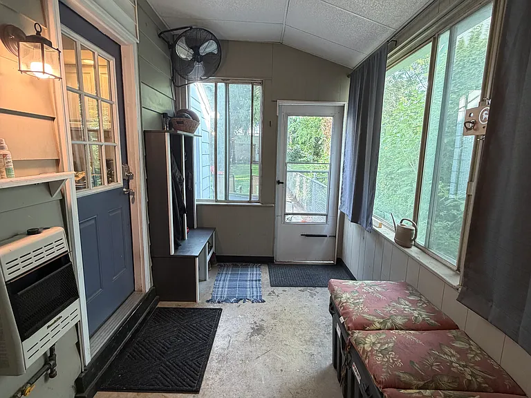 252 E Louther St — Photo 33