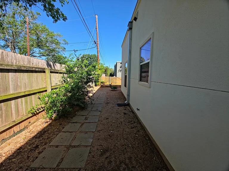 3806 Menchaca Rd #C — Photo 16
