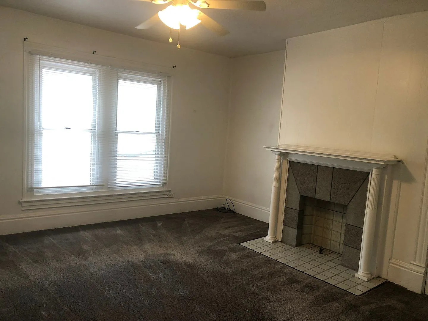 Bellevue - 2 BR Duplex, 2nd floor, 1 Bath! — Photo 4