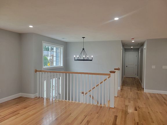 5th image of 26 Bowker St