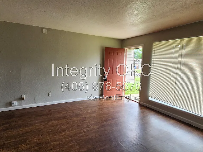 1315 Eastgate Dr — Photo 6