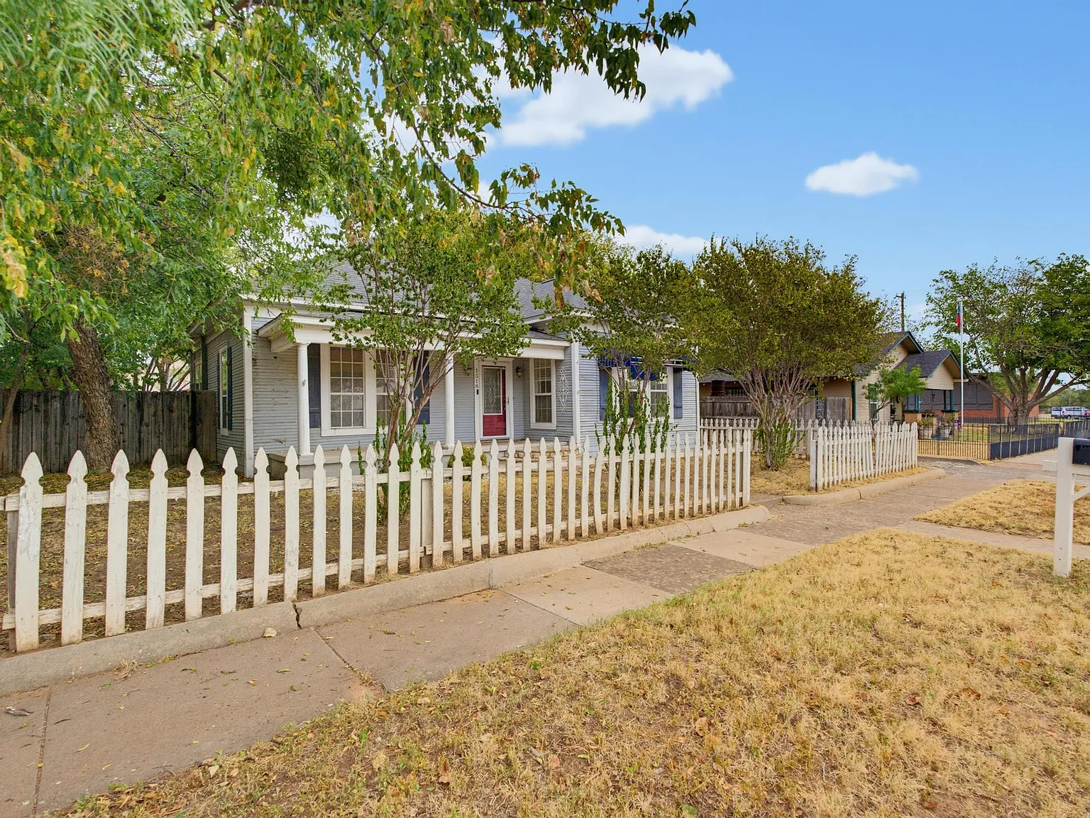 3 bed, 1808 sqft, $2,000 — Photo 2