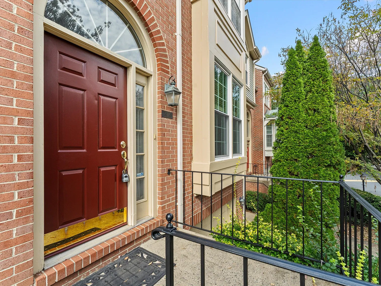3 bed, 2390 sqft, $3,500 — Photo 3