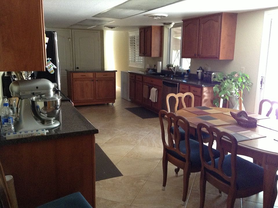  Large kitchen 