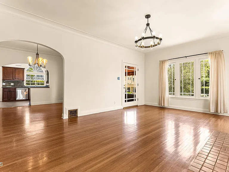 4725 Ambrose Ave — Photo 11