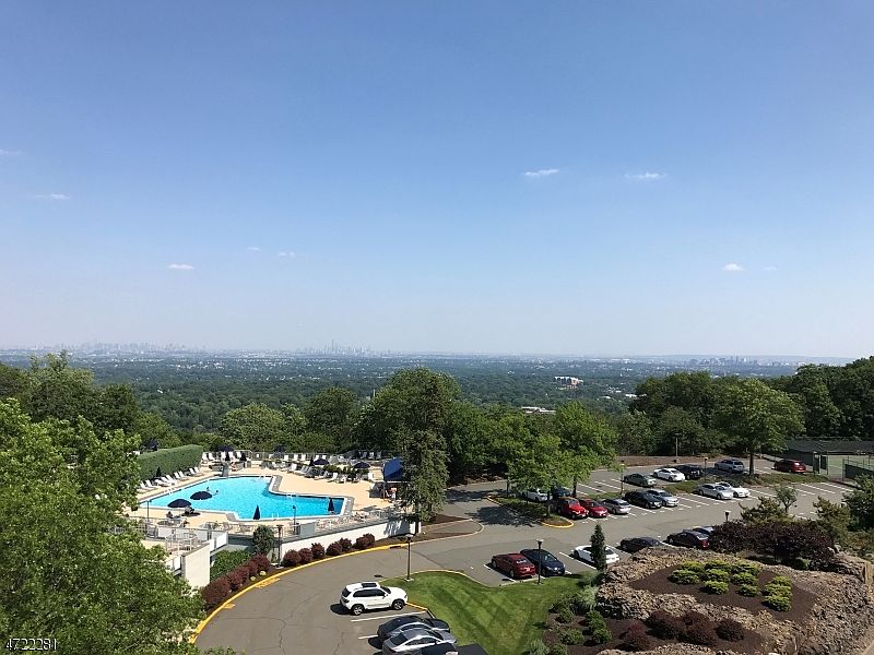 1st image of 1 Claridge Dr APT 817